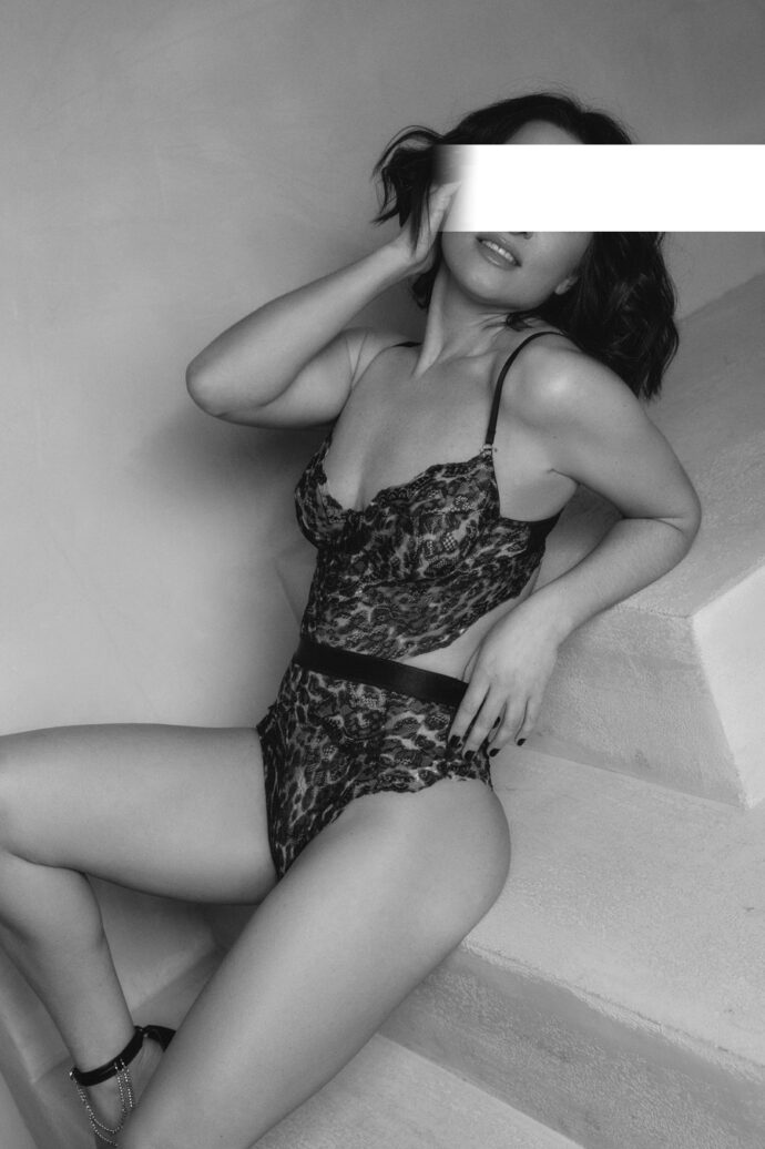 Eve Luxus Escort Hamburg in Spitzenwäsche